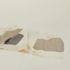 Bloomingville Patchwork Table Runner -Home Furnishing Store BLV.500.50.002.MIX DETAIL