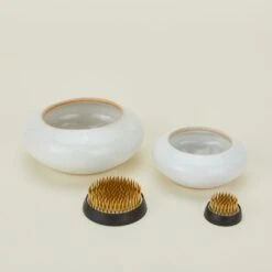 Stoneware Ikebana Vase - White -Home Furnishing Store CVL.100.30.MIX .000 DETAIL ikebana