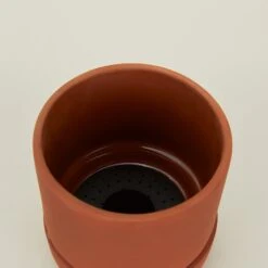 Franklin Self Watering Planter - Terracotta -Home Furnishing Store GLT.800.10.00X.770 DETAIL RT e4847ac7 f0cf 489e 97b1 e4df0fb0bca6